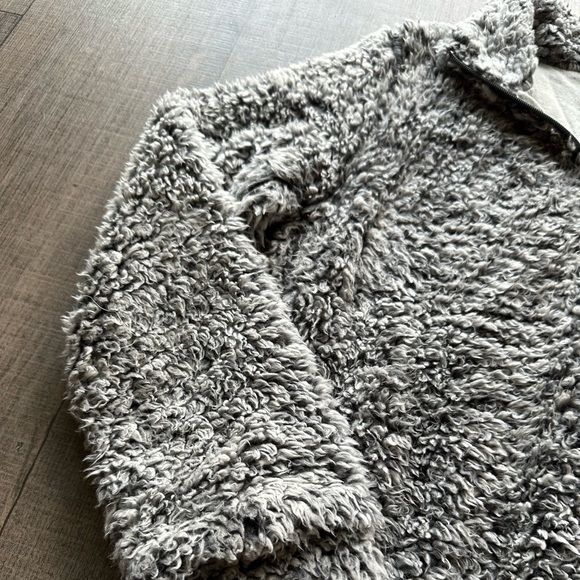 Grey Sherpa sweatshirt with deep pockets size S - Picture 2 of 8